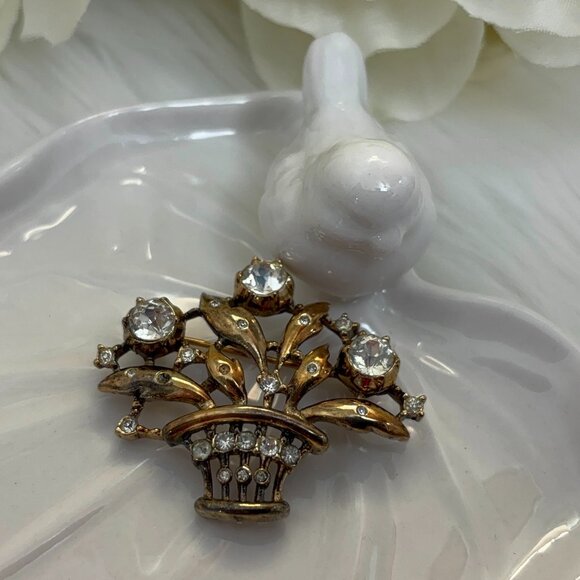 CROWN TRIFARI PAT PEND RHINESTONE FLOWER BOUQUET BROOCH - Picture 2 of 7